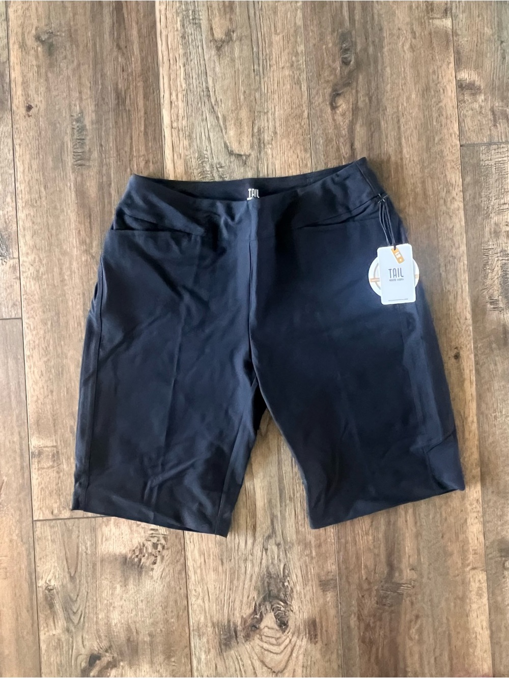 TAIL White Label Women’s Golf Black 11” Active Shorts Size 10